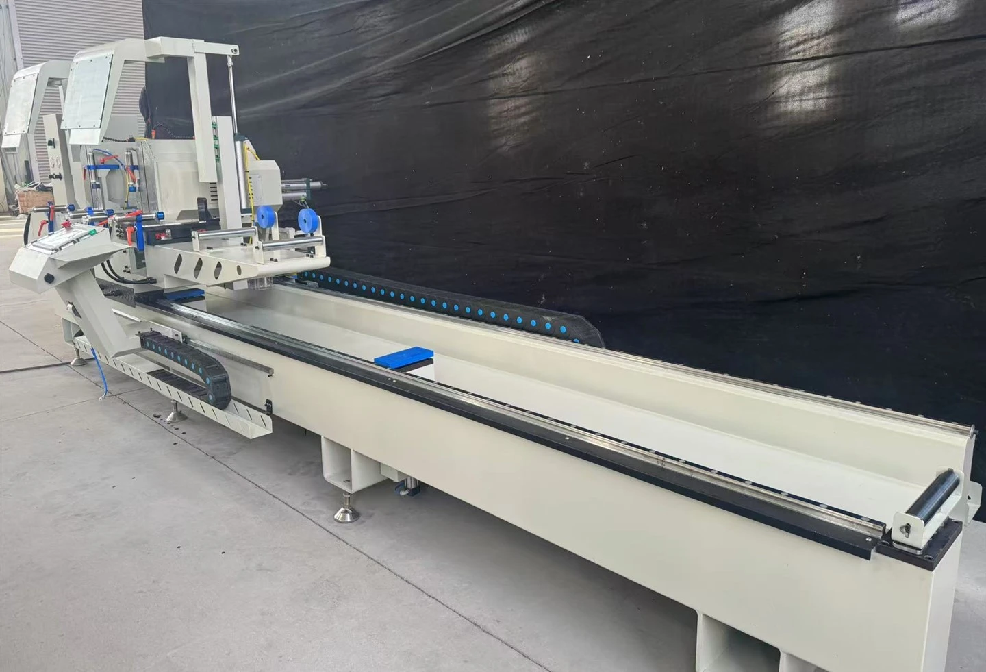 550 CNC Cast Integrated Double Head Saw factory