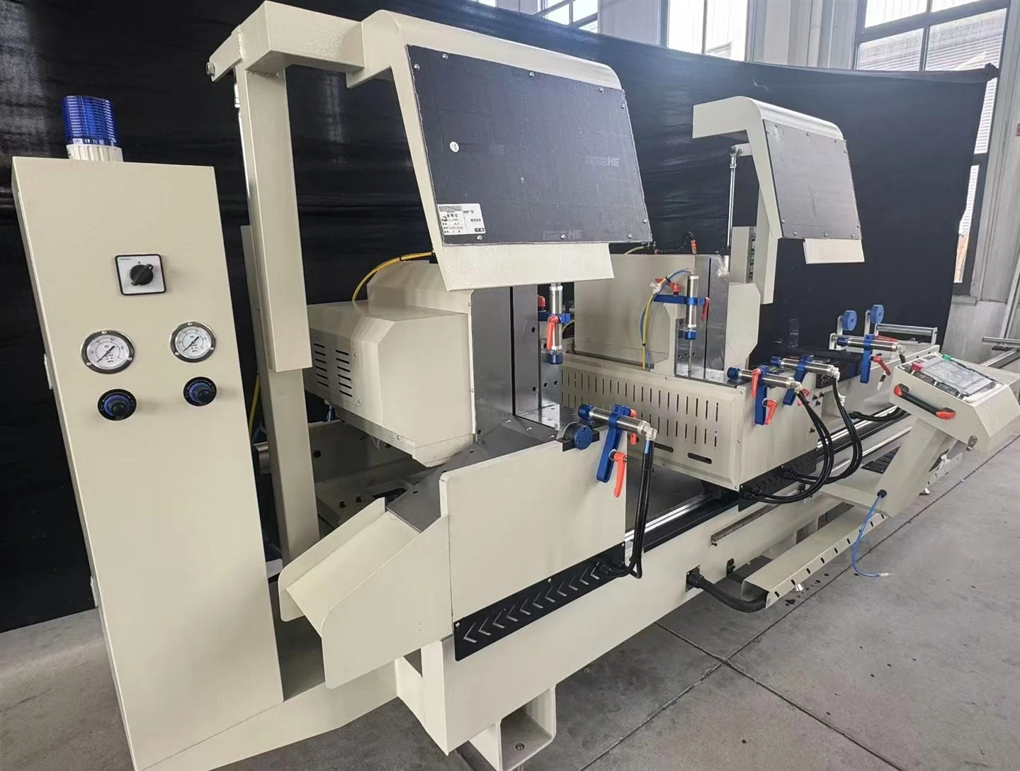 550 CNC Cast Integrated Double Head Saw suppliers