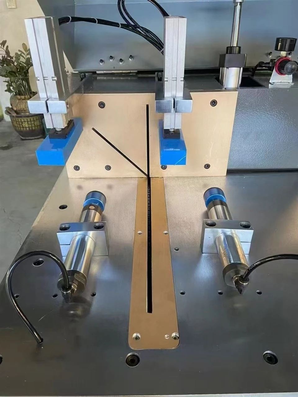 Dual-Use Heavy-Duty Single-Head Saw
