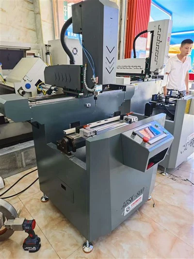800mm Flip CNC Milling Machine